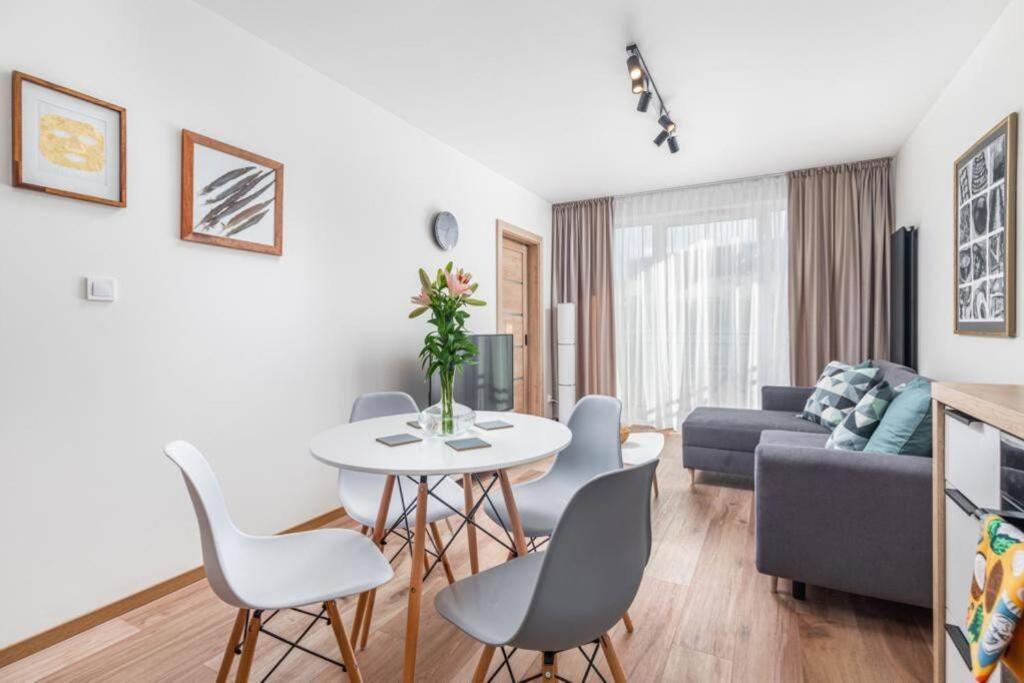 Modern Riverside Apartment With Free Parking Space Szczecin Kültér fotó